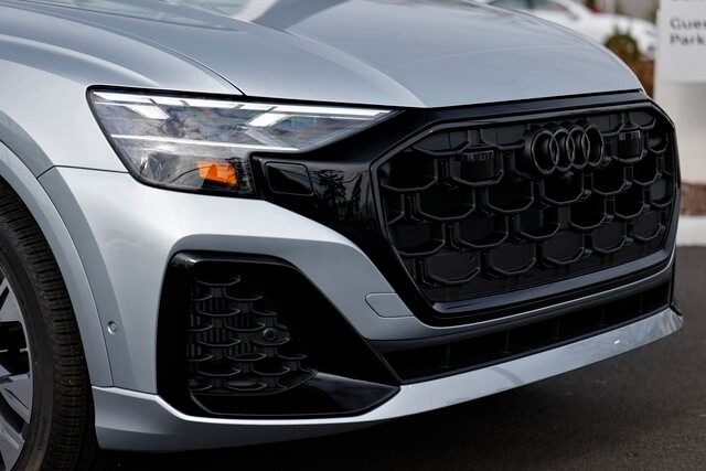 2025 Audi Q8 55 Premium Plus photo 3