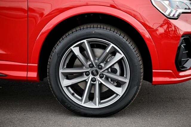 2025 Audi Q3 S line Premium photo 4