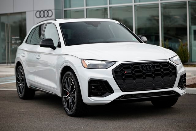 2025 Audi SQ5 Premium Plus photo 2