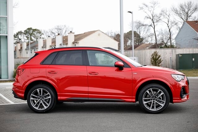 2025 Audi Q3 S line Premium photo 3
