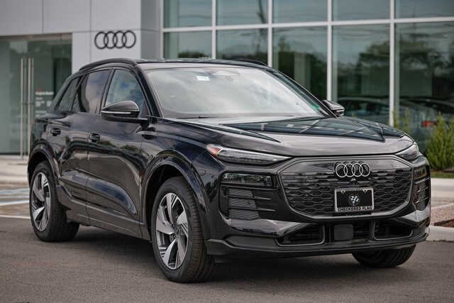 2025 Audi e-tron Premium Plus photo 2