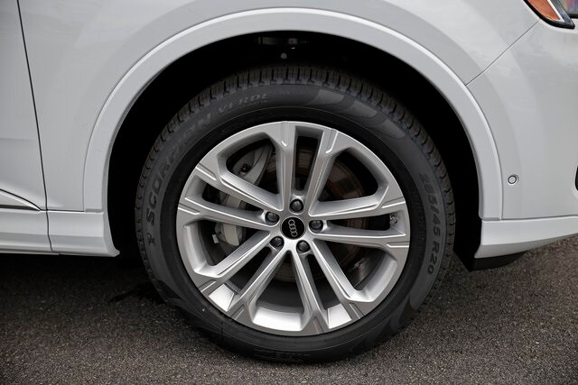 2025 Audi Q7 55 Premium Plus photo 4