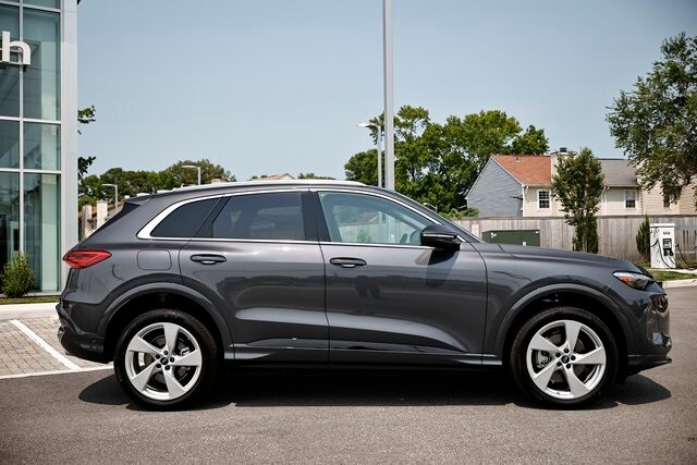 2025 Audi Q5 2.0T Premium Plus photo 3