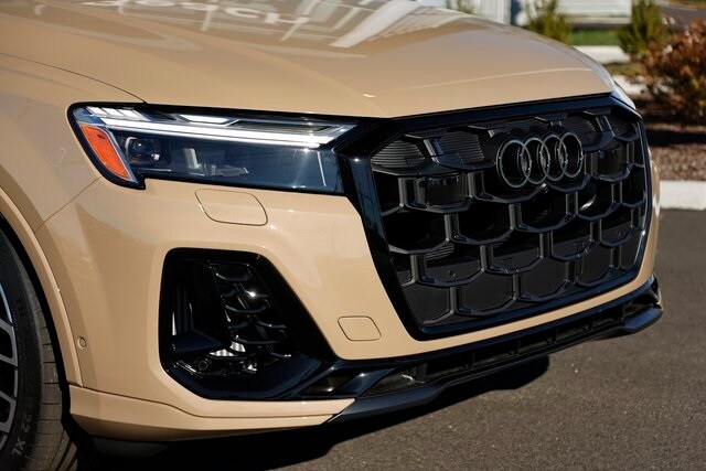 2025 Audi SQ7 Premium Plus photo 3