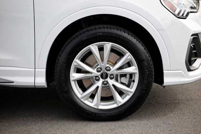 2025 Audi Q3 S line Premium Plus photo 4