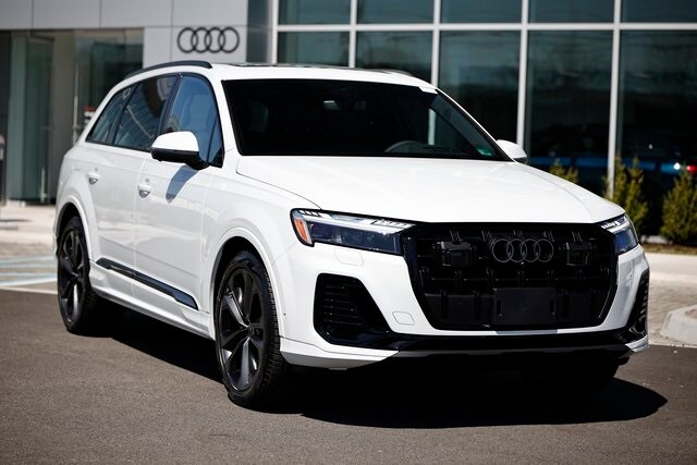 2025 Audi Q7 55 Prestige photo 2