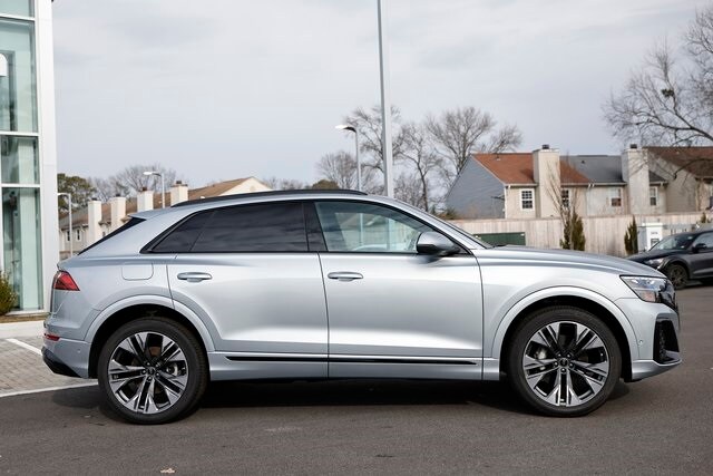 2025 Audi Q8 55 Premium Plus photo 4