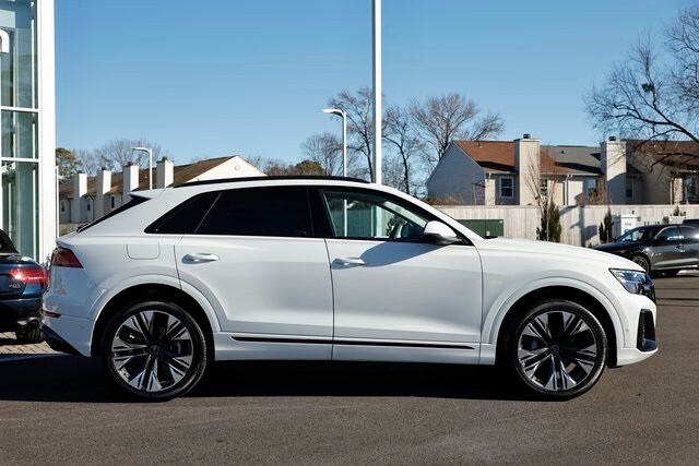 2025 Audi Q8 55 Premium Plus photo 3