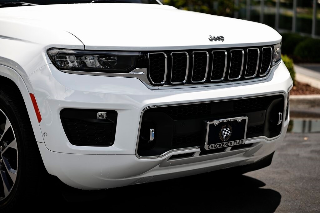 2022 Jeep Grand Cherokee Overland photo 2