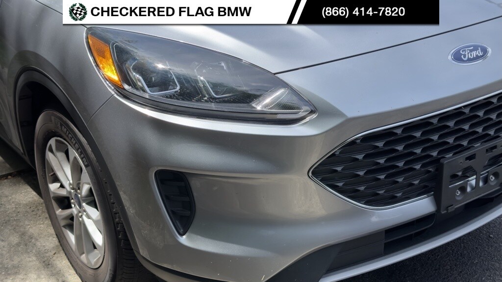 2022 Ford Escape SE photo 2