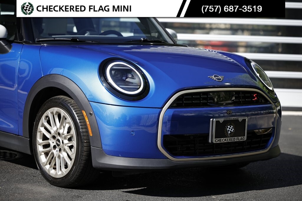 2025 Mini Cooper S Iconic photo 2