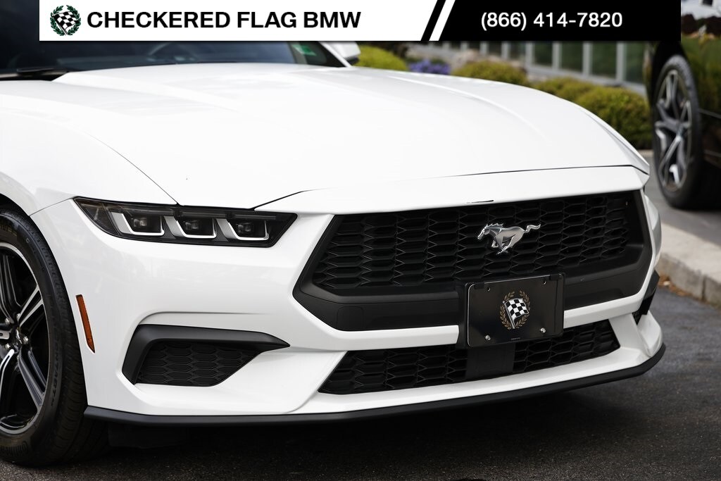 2024 Ford Mustang EcoBoost photo 2