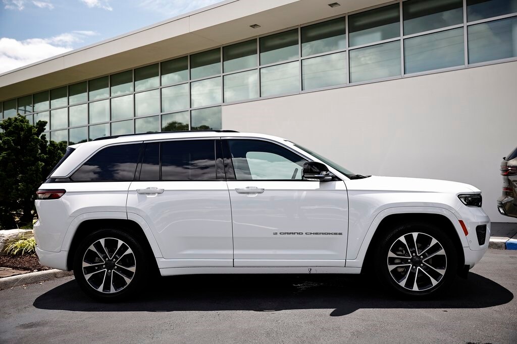 2022 Jeep Grand Cherokee Overland photo 3