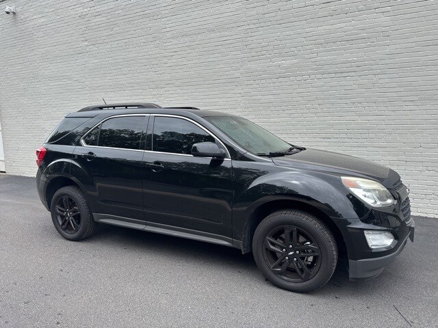 2017 Chevrolet Equinox LT photo 2
