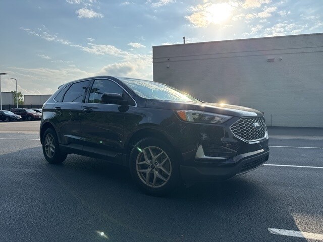 2023 Ford Edge SEL photo 2