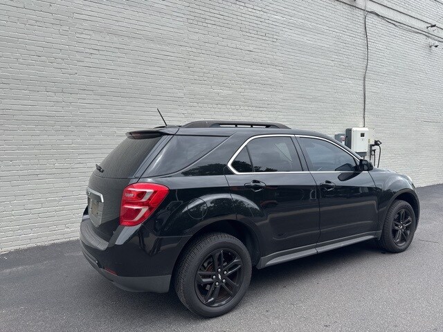 2017 Chevrolet Equinox LT photo 3