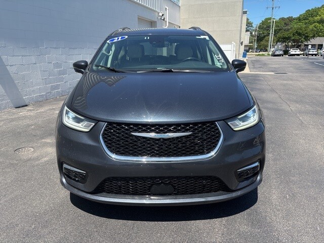 2021 Chrysler Pacifica Hybrid Touring L photo 2