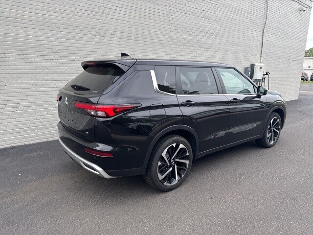 2023 Mitsubishi Outlander SE photo 2