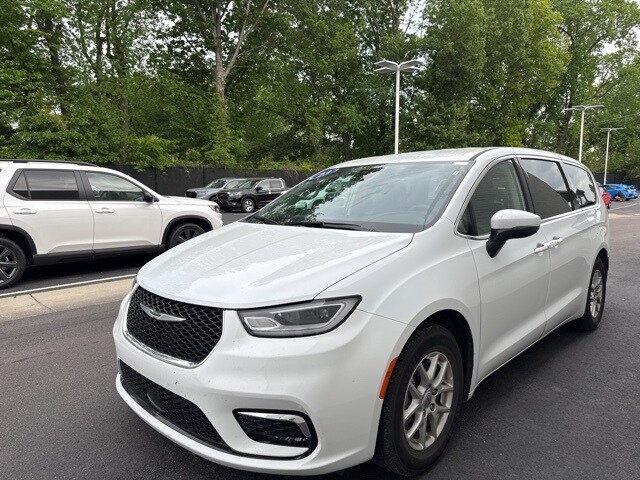 2023 Chrysler Pacifica Touring L photo 4