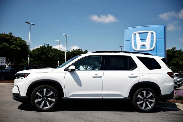 2024 Honda Pilot Touring photo 3