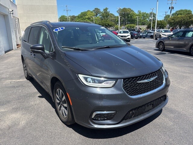 2021 Chrysler Pacifica Hybrid Touring L photo 3