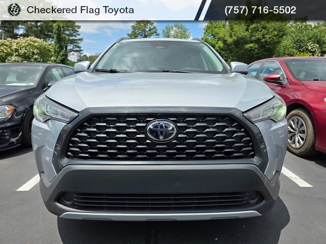 2024 Toyota Corolla Cross LE photo 2
