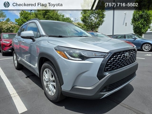 2024 Toyota Corolla Cross LE photo 3