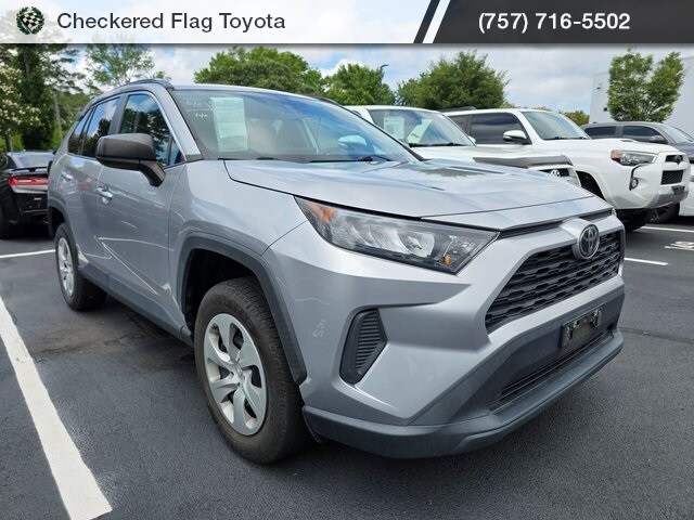 2021 Toyota RAV4 LE photo 3