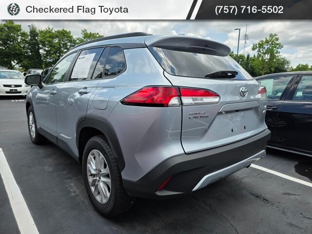 2024 Toyota Corolla Cross LE photo 4