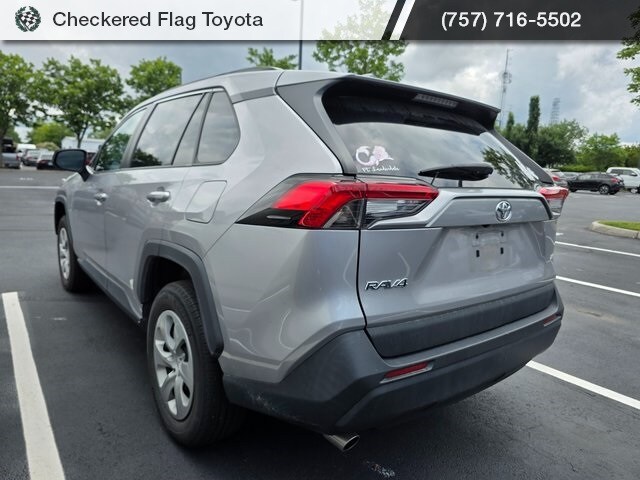 2021 Toyota RAV4 LE photo 4