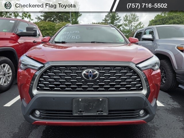 2022 Toyota Corolla Cross XLE photo 2