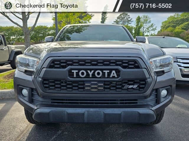 2019 Toyota Tacoma TRD Off-Road photo 2
