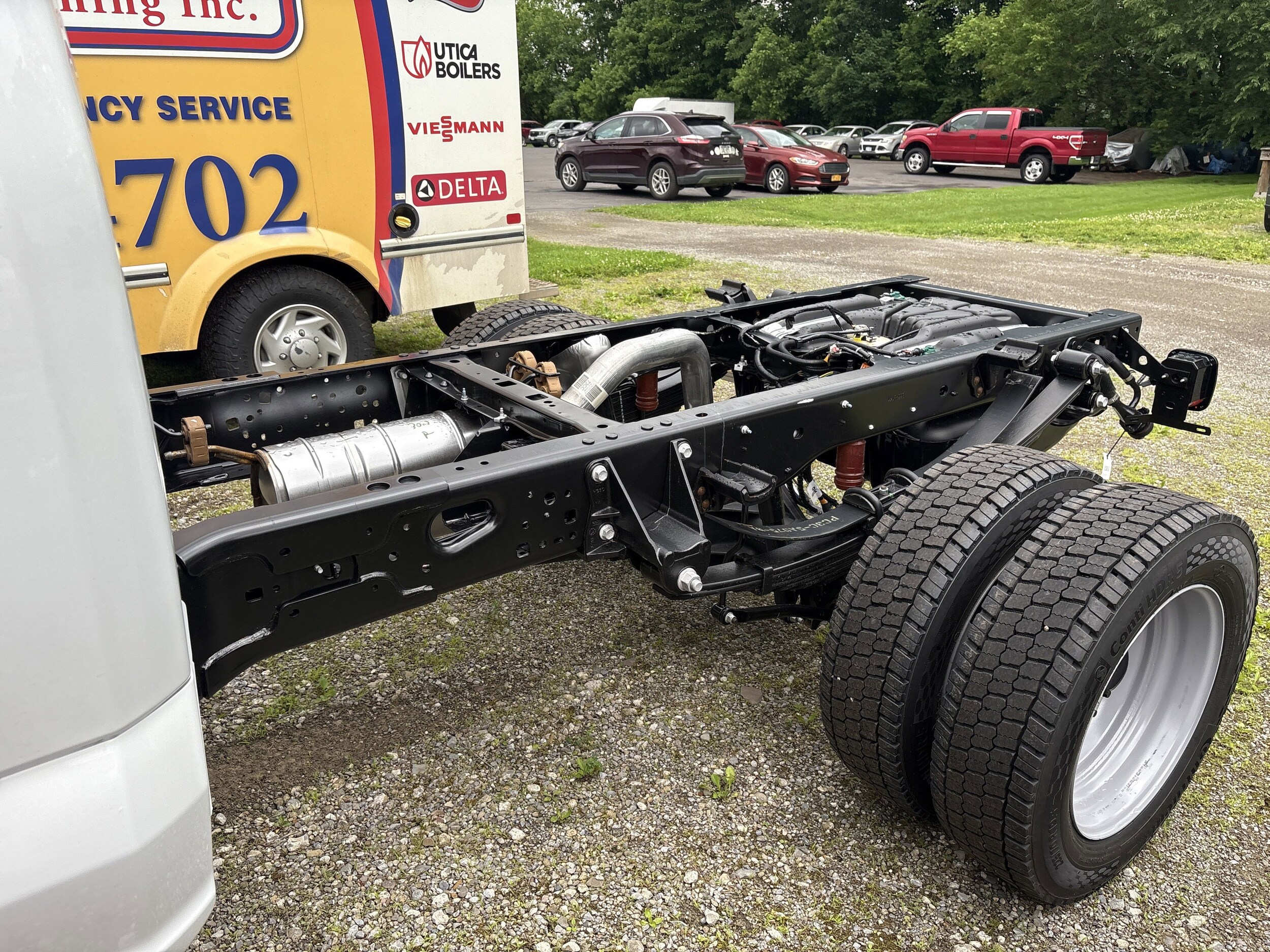 2025 Ford F-550 photo 2