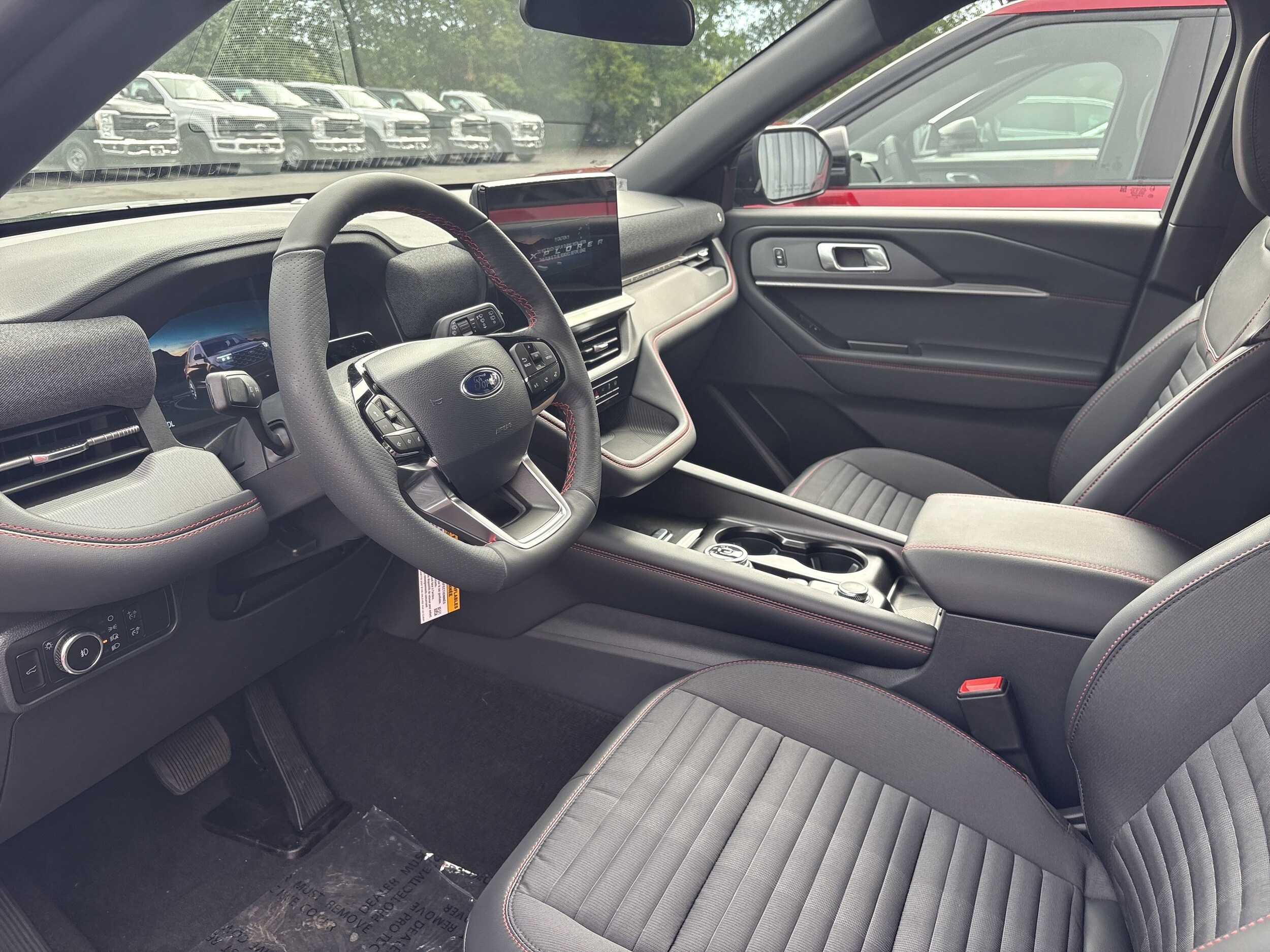 2025 Ford Explorer ST-Line photo 4