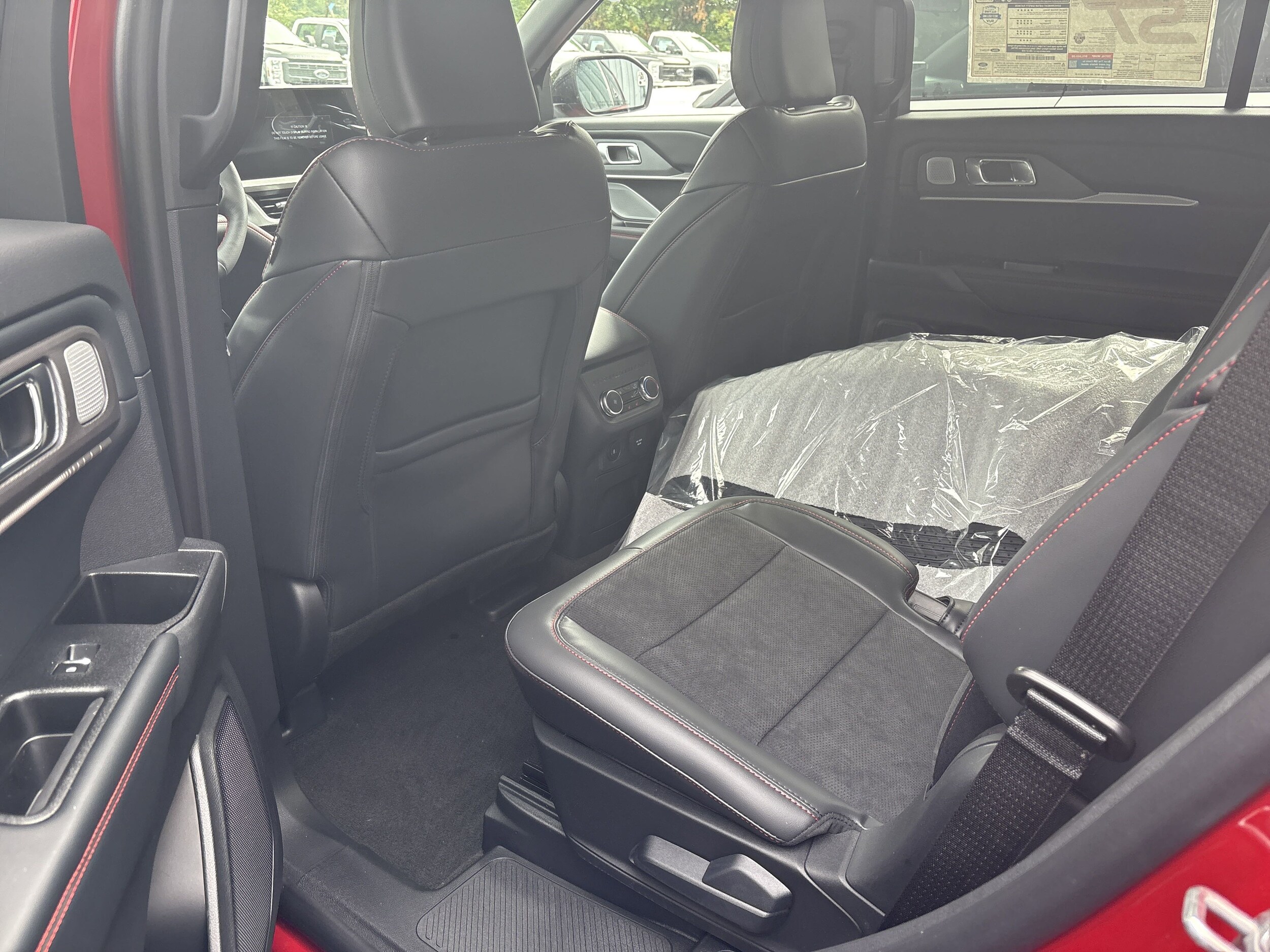 2025 Ford Explorer ST photo 4