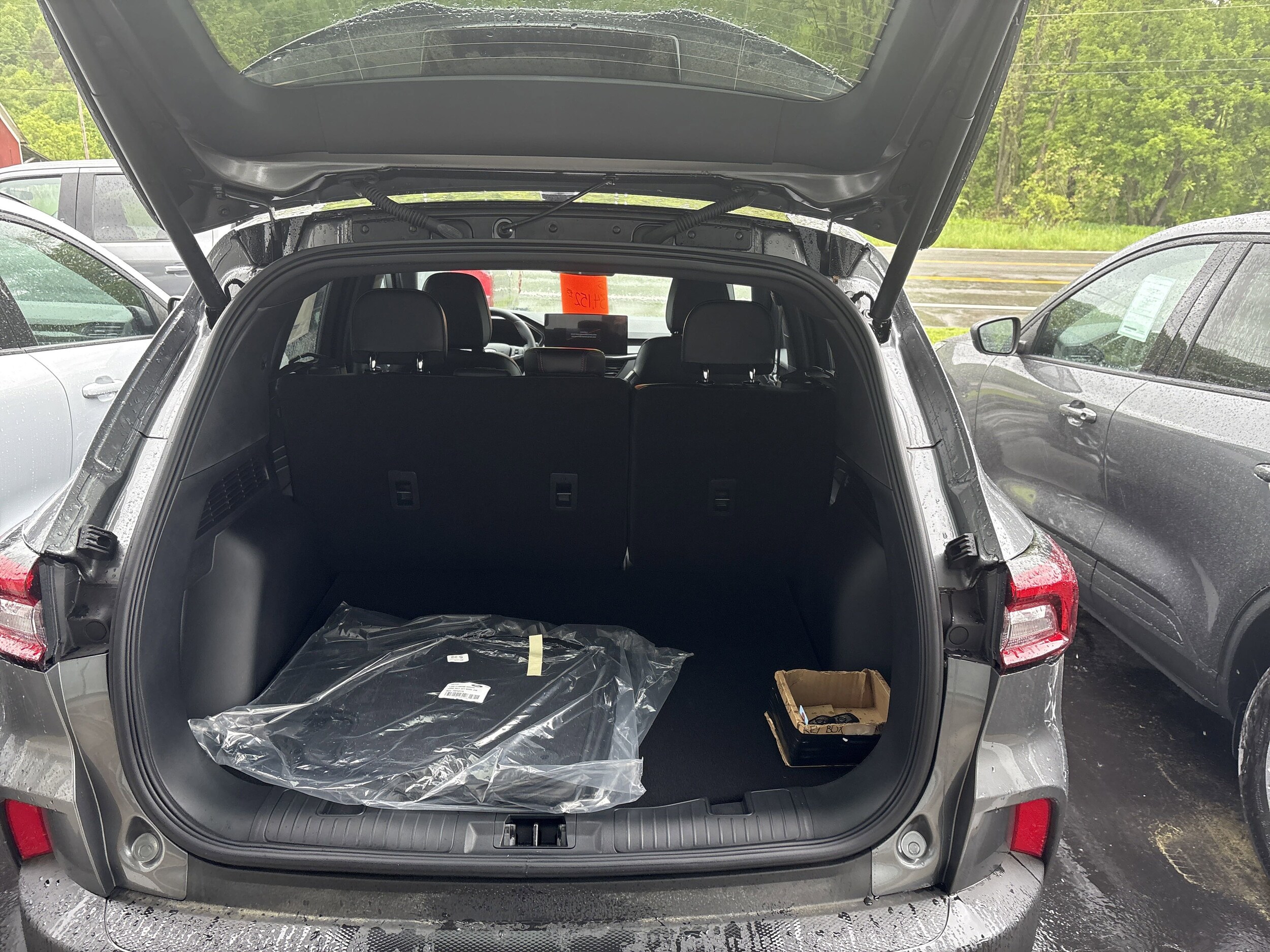 2025 Ford Escape ST-Line photo 2