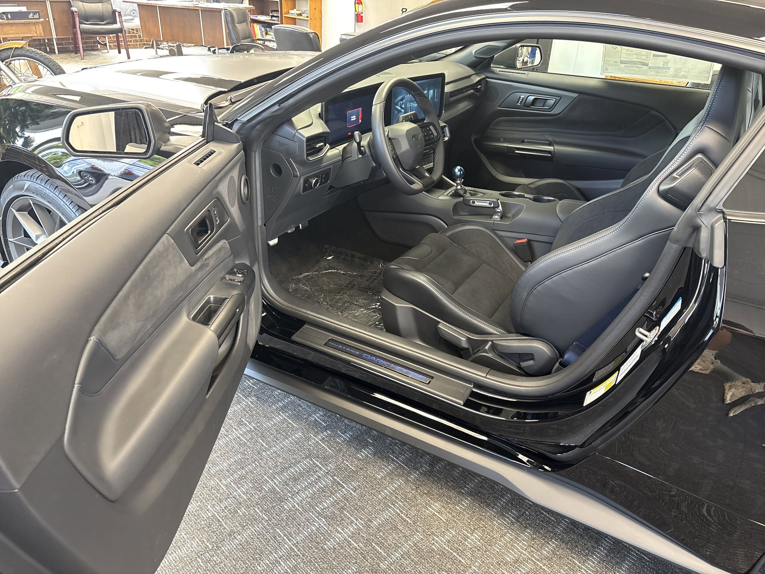 2025 Ford Mustang Dark Horse Deluxe photo 3