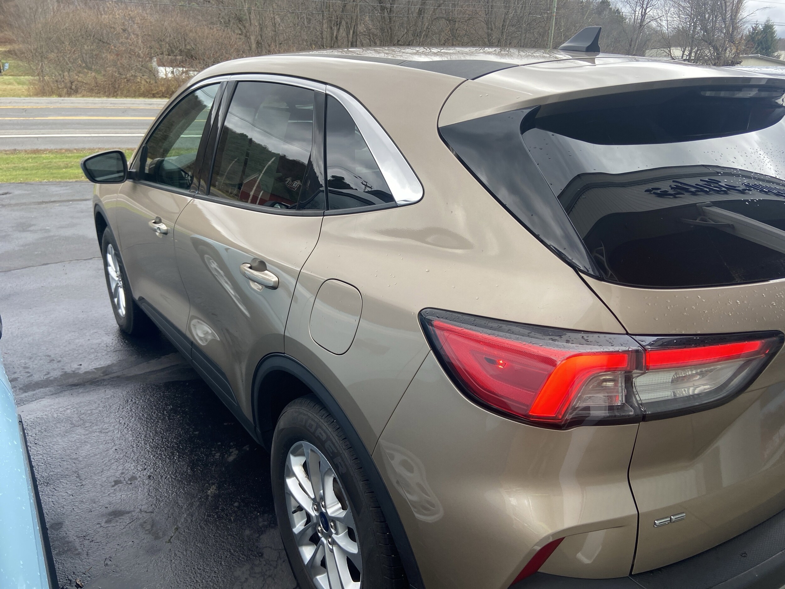 2021 Ford Escape SE photo 3