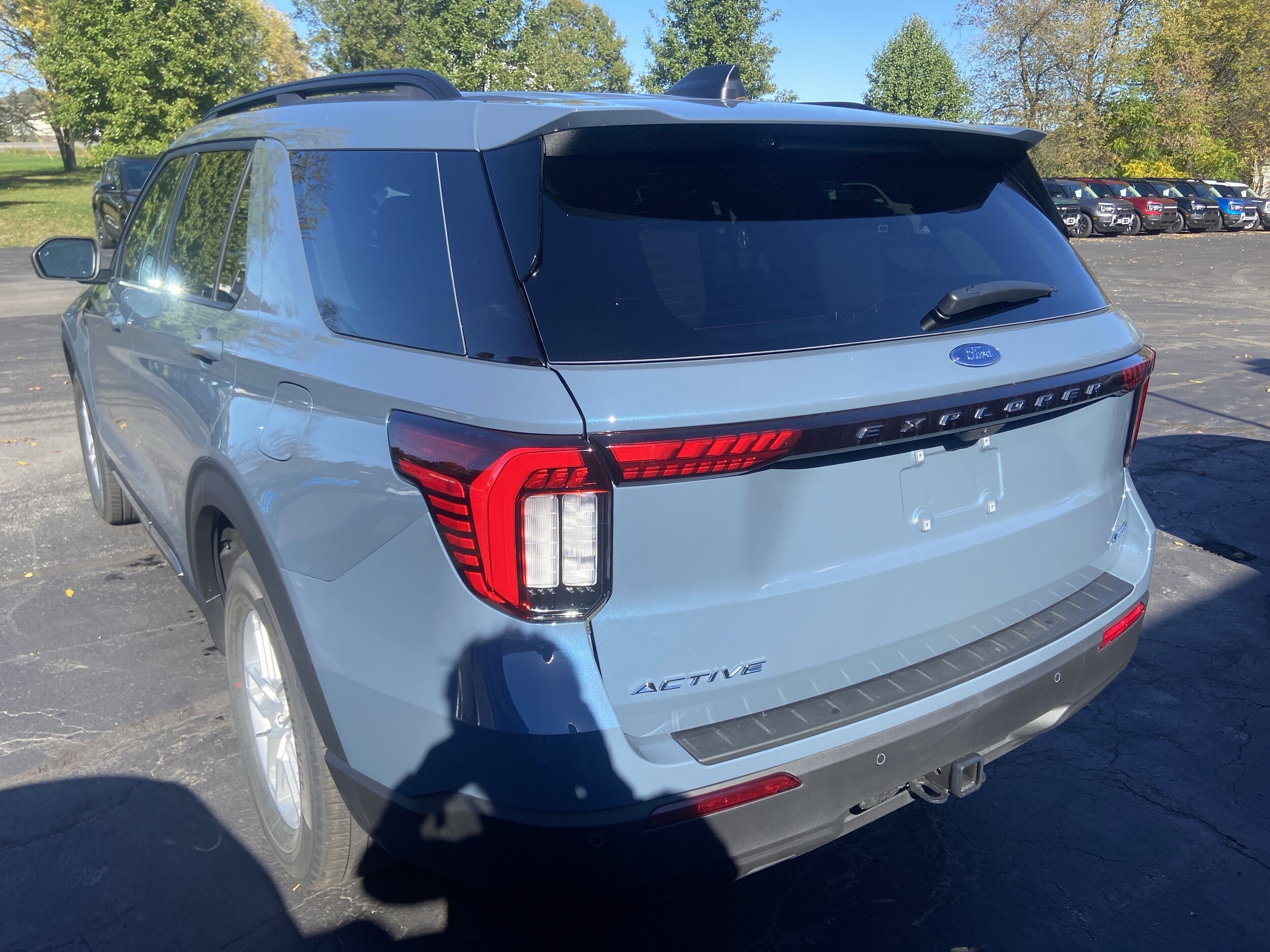 2025 Ford Explorer photo 2