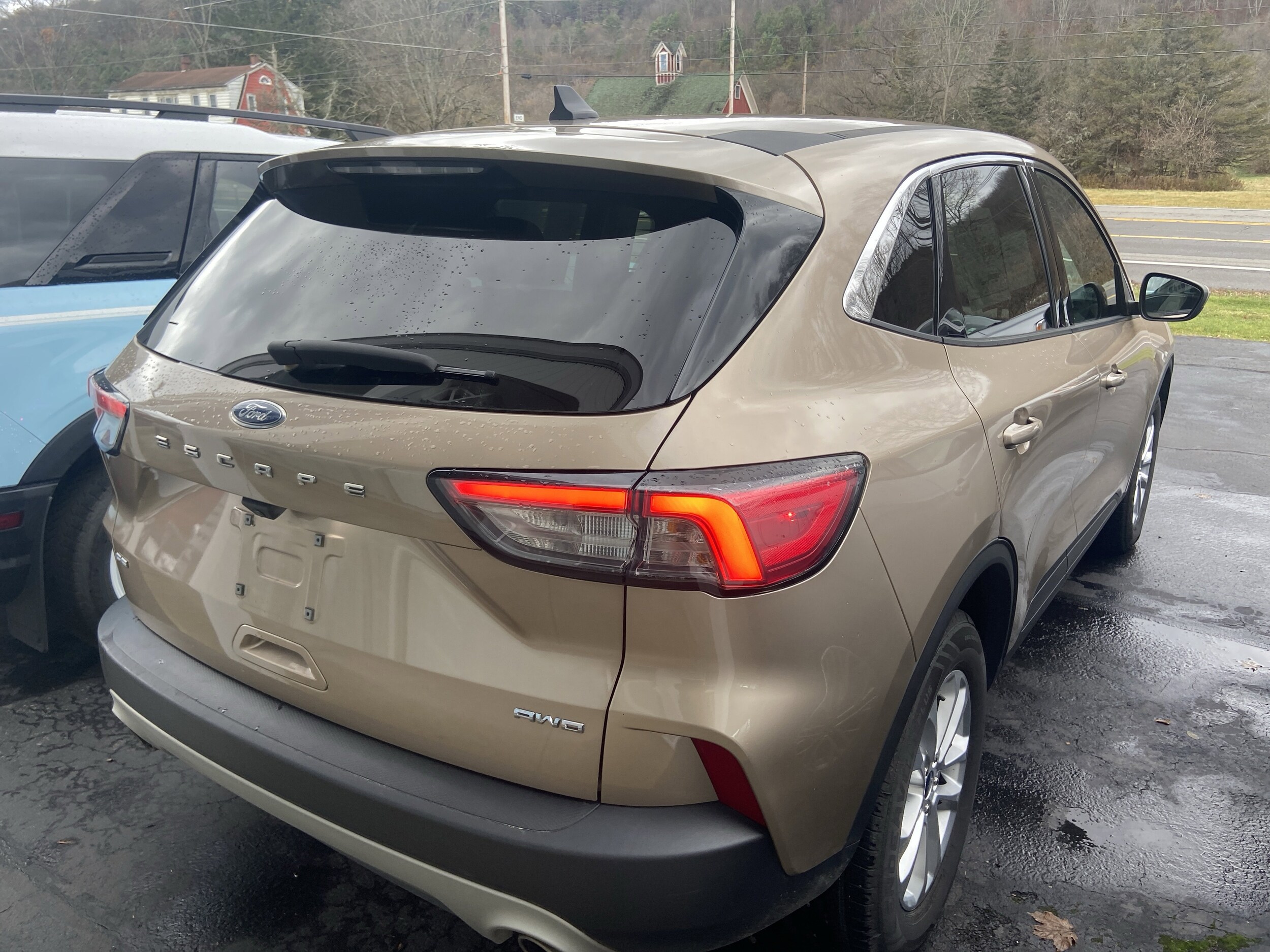 2021 Ford Escape SE photo 2