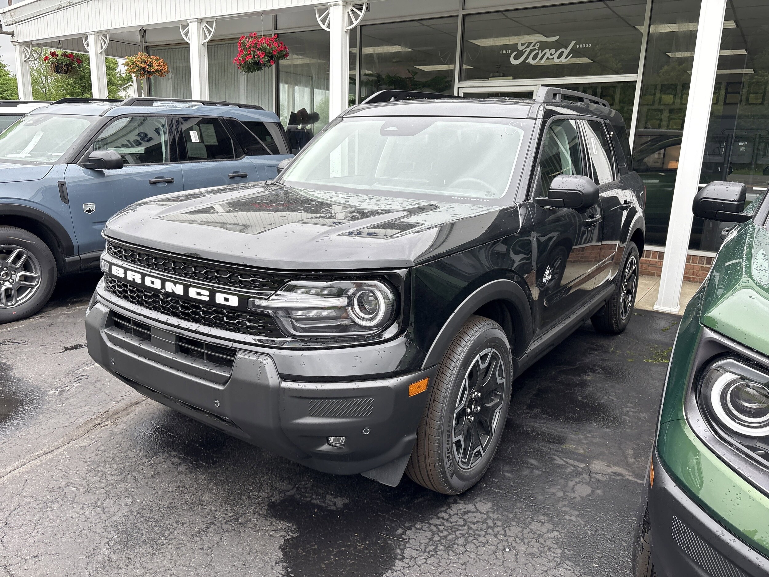 2025 Ford Bronco Sport Outer Banks photo 3
