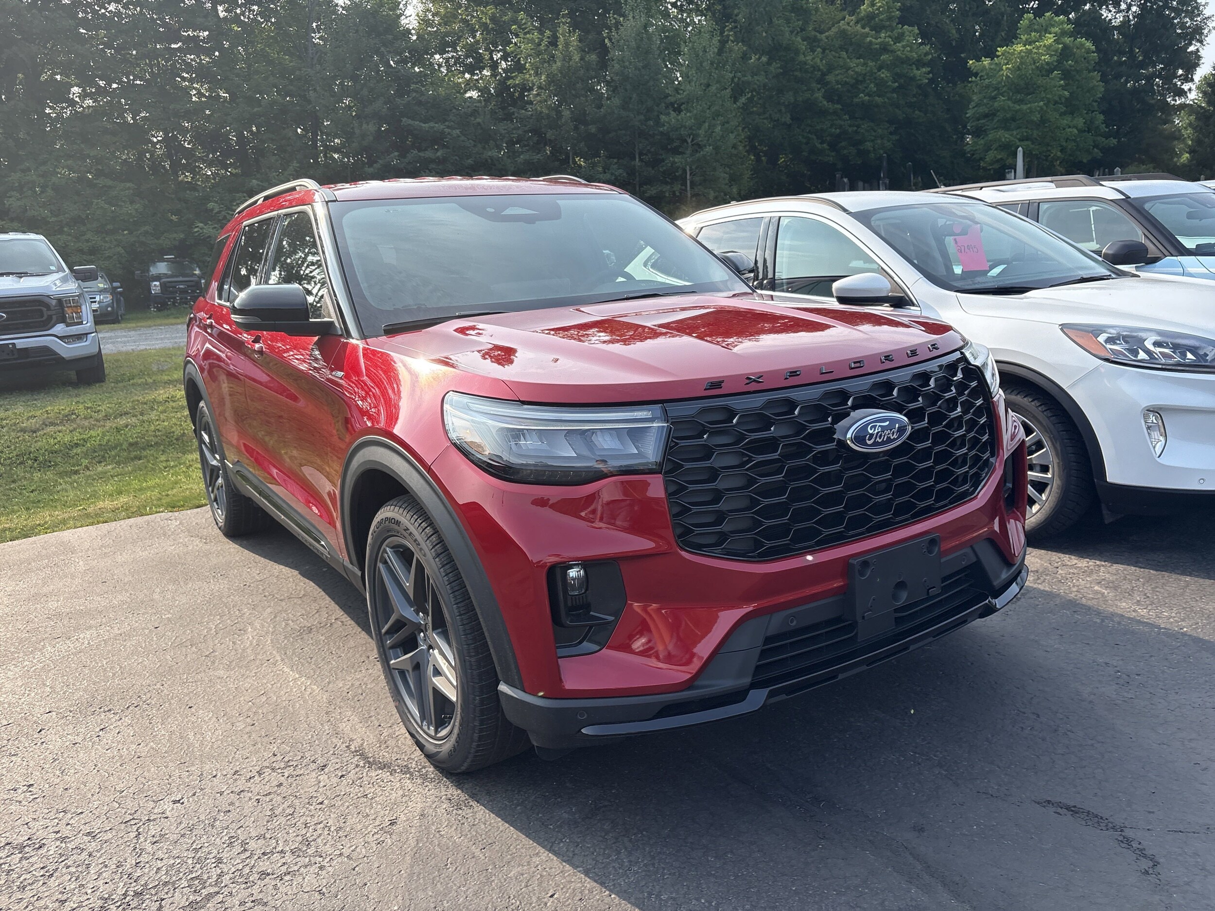2025 Ford Explorer ST-Line photo 2