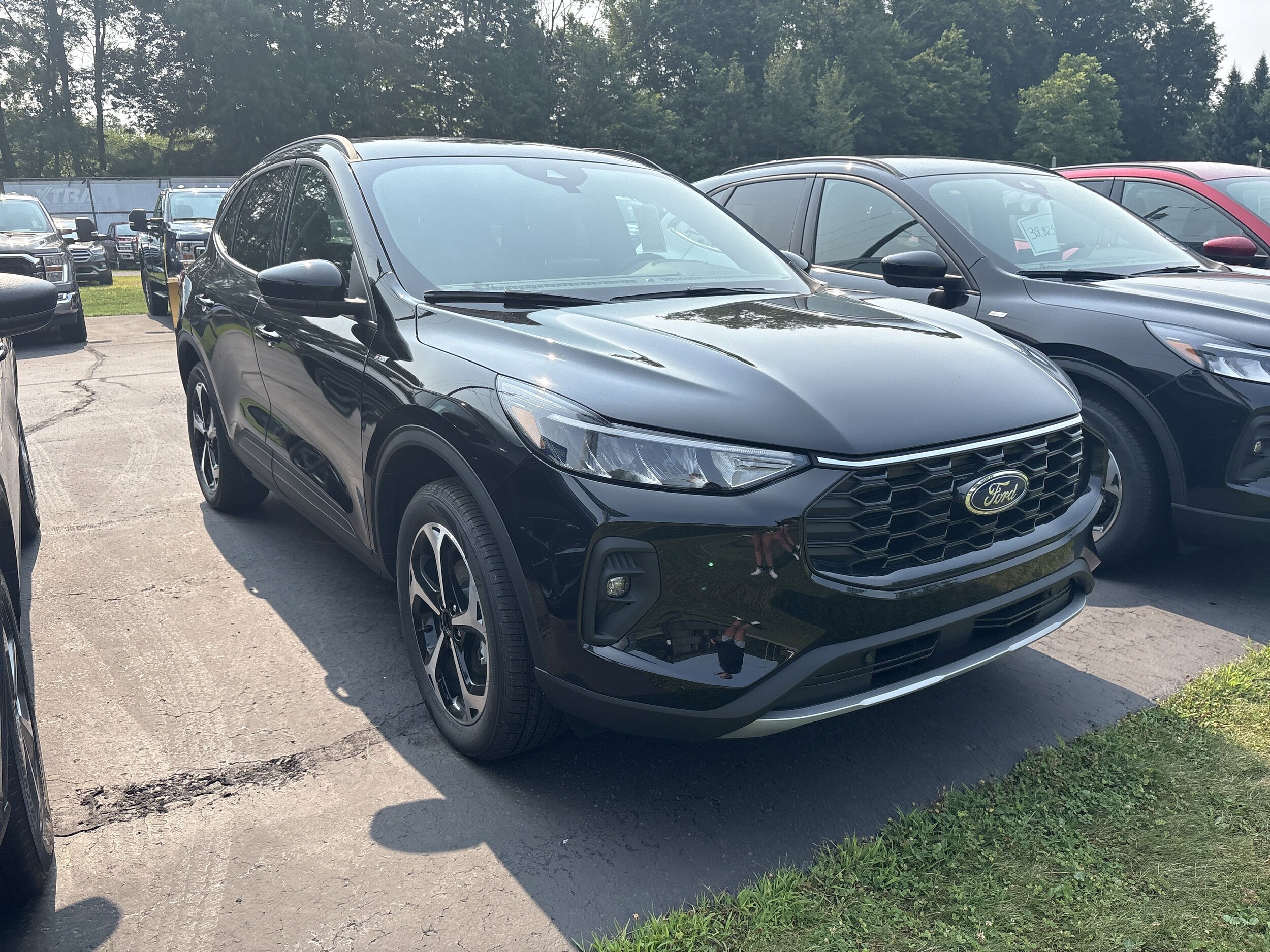 2025 Ford Escape ST-Line Select photo 2