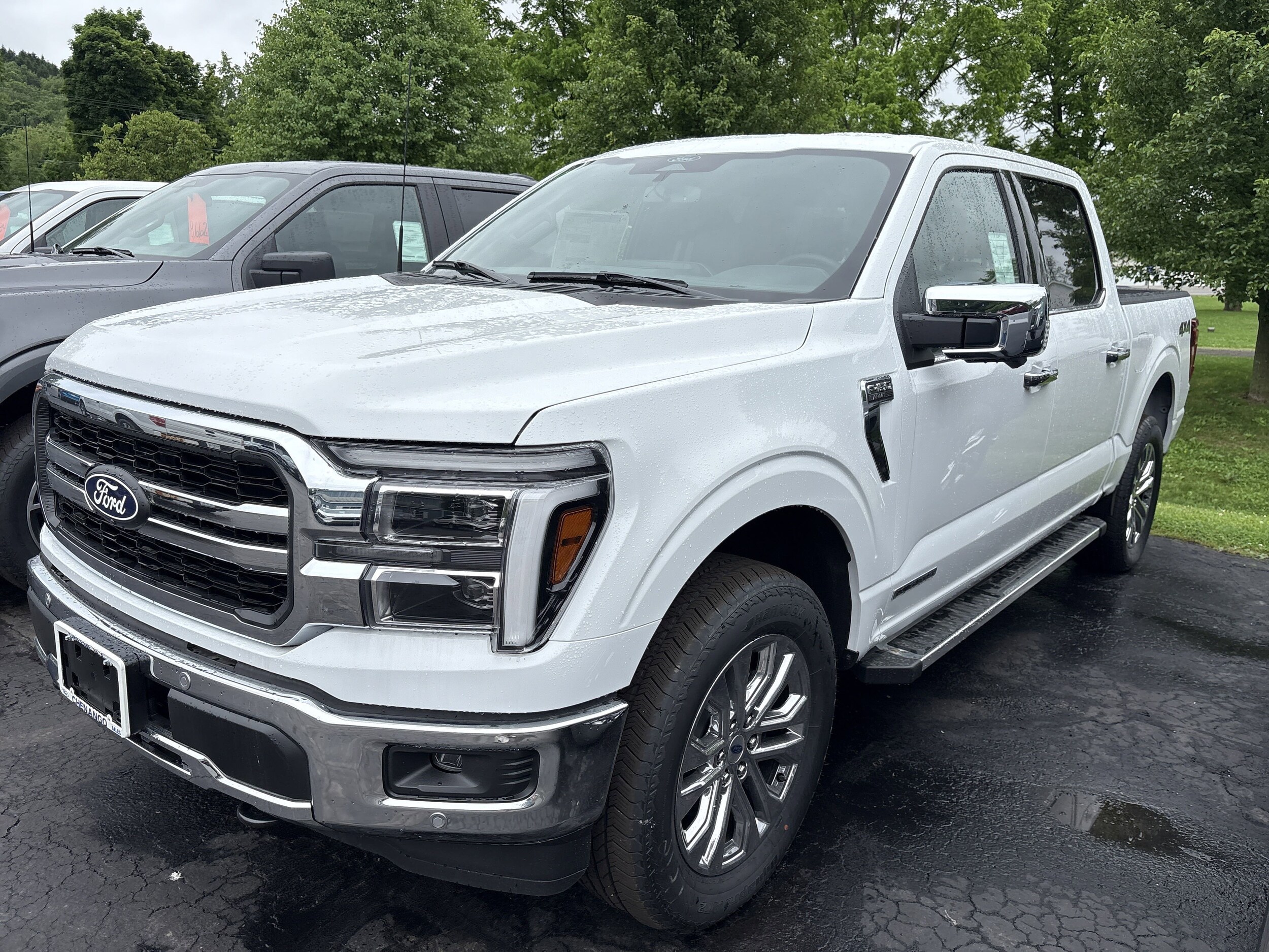 2025 Ford F-150 Lariat photo 3