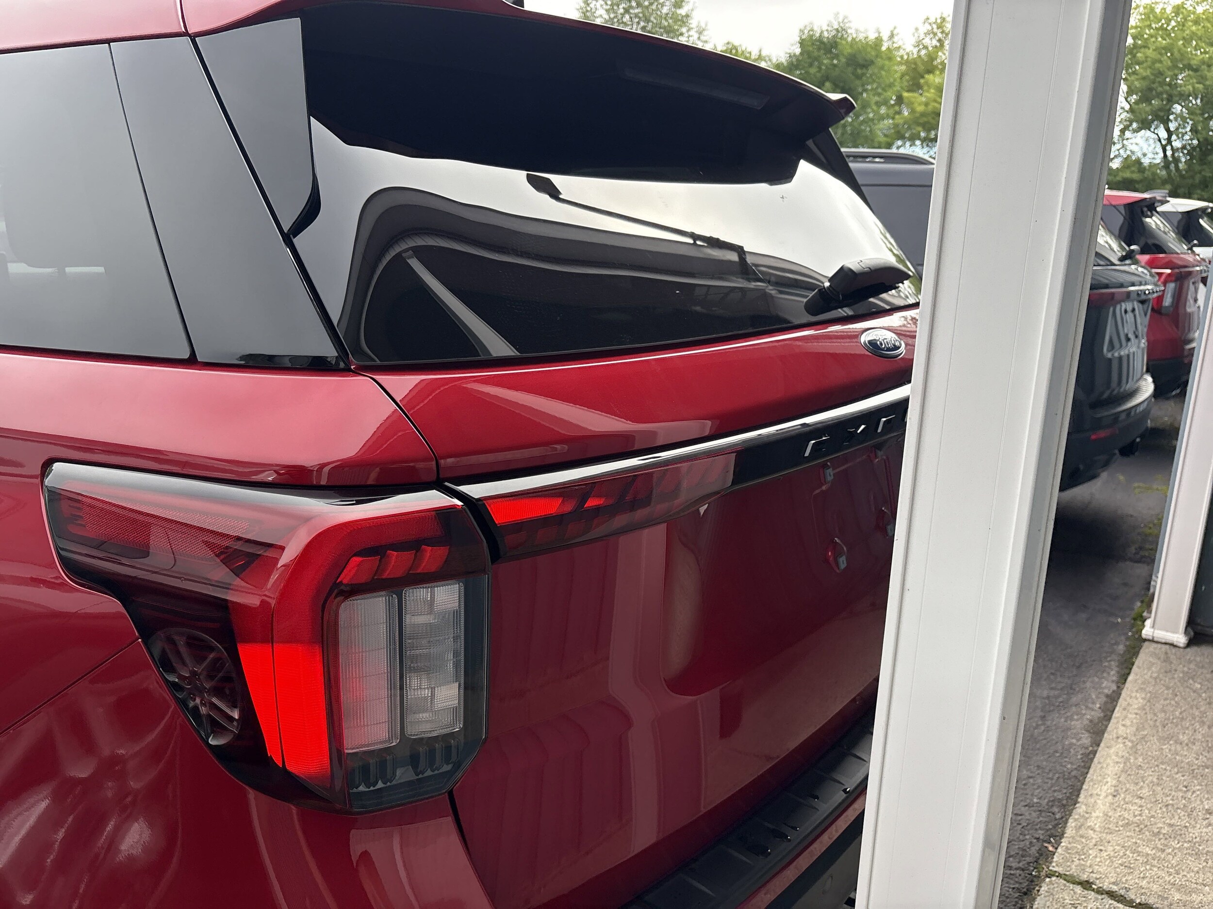 2025 Ford Explorer ST-Line photo 3