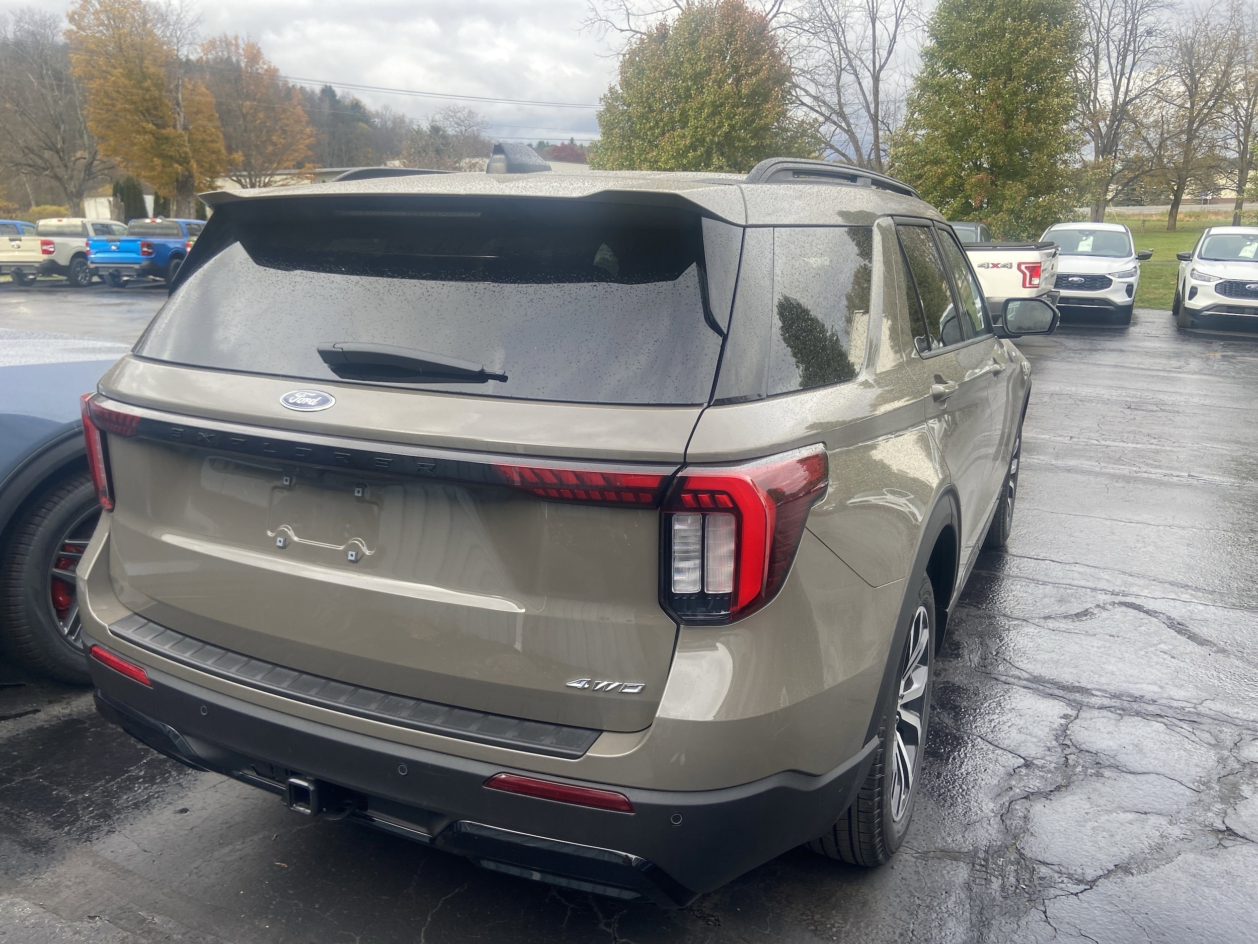 2026 Ford Explorer ST-Line photo 2