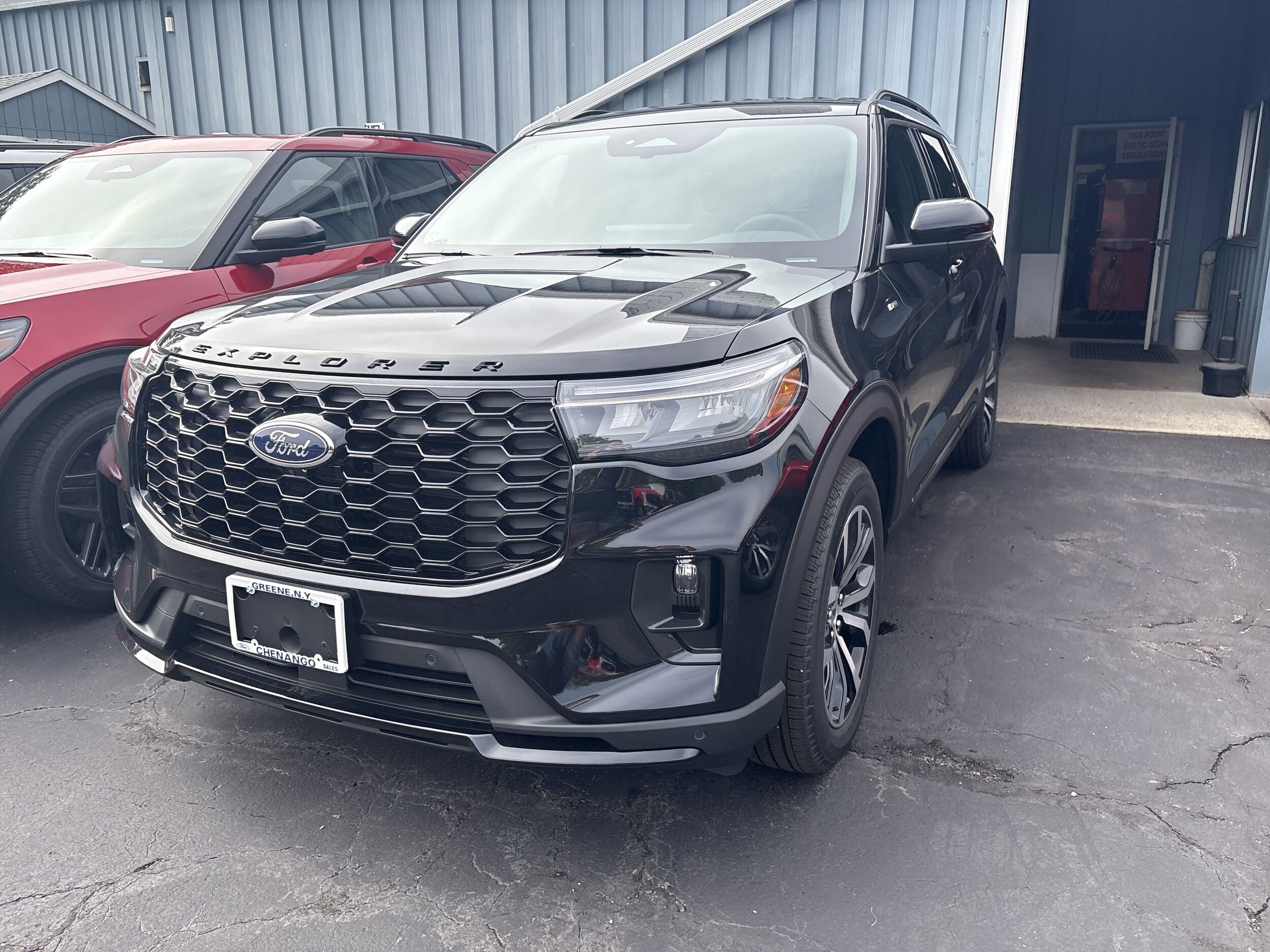 2025 Ford Explorer ST-Line photo 3