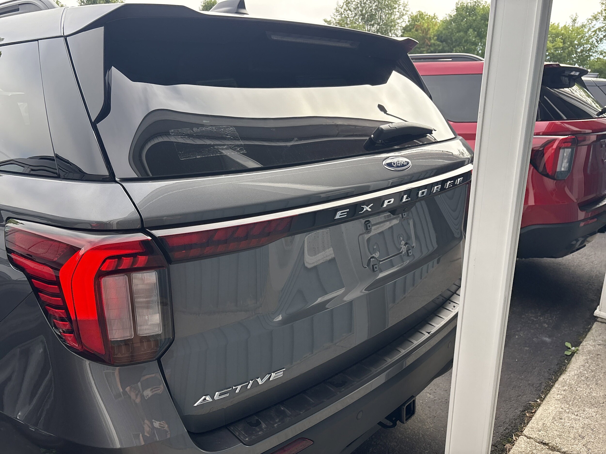 2025 Ford Explorer photo 2