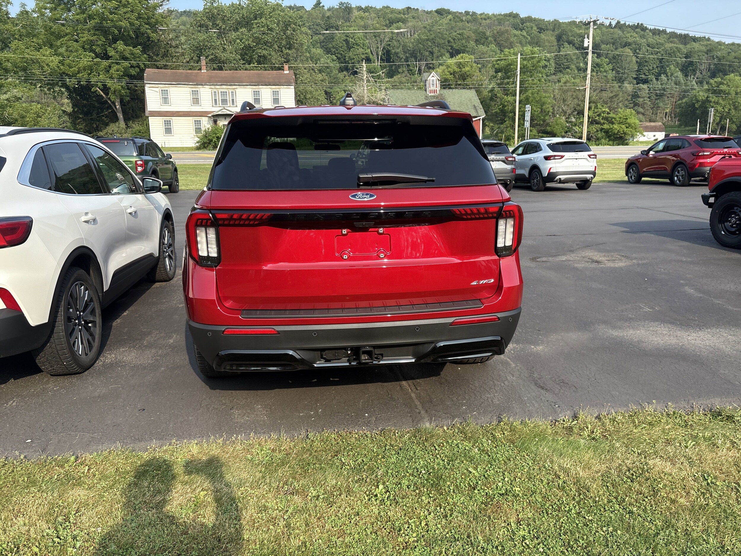 2025 Ford Explorer ST-Line photo 4