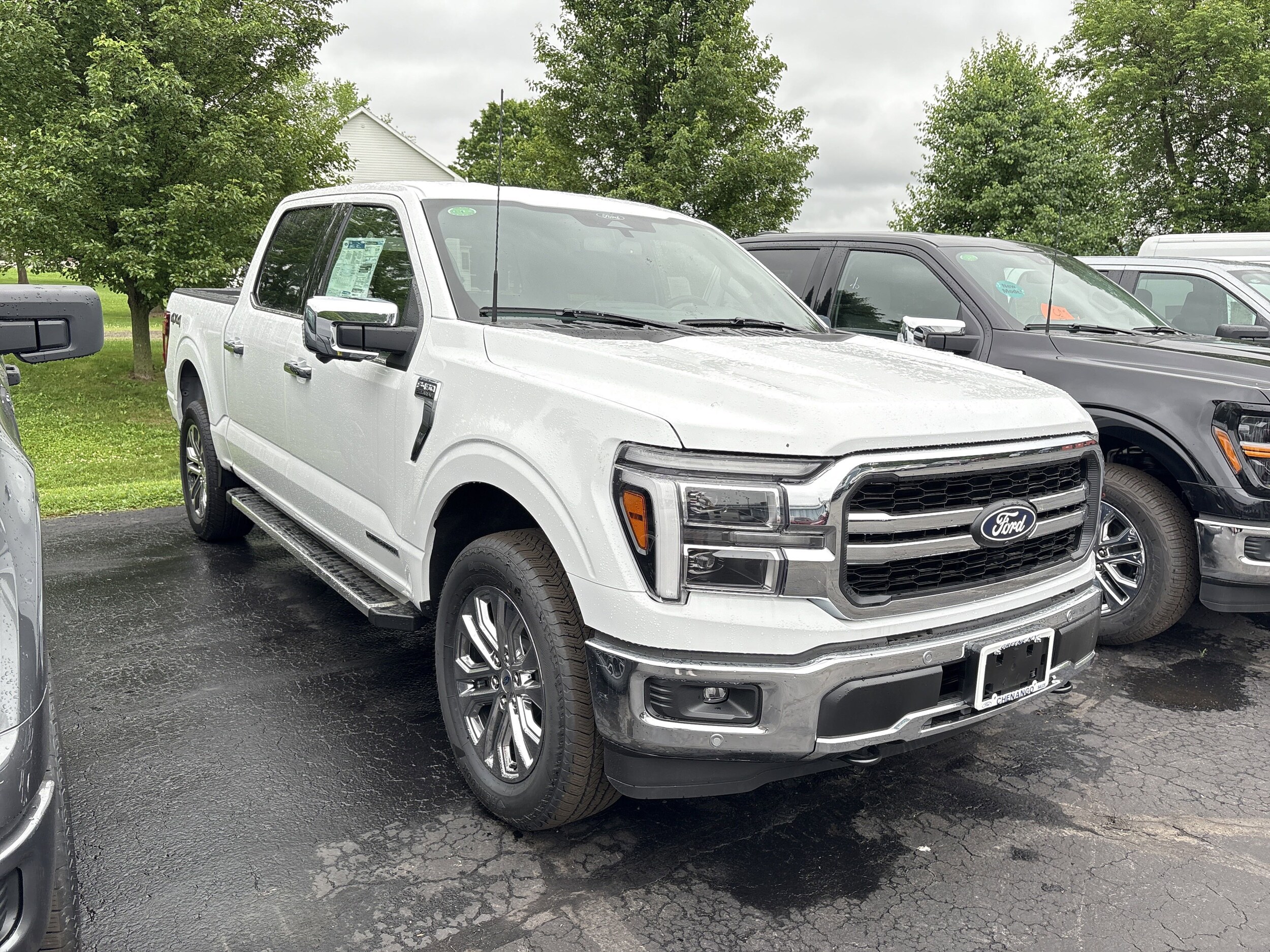 2025 Ford F-150 Lariat photo 2
